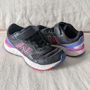 New Balance Girls' 680 V6 Hook and Loop Running Shoe size 11.5c